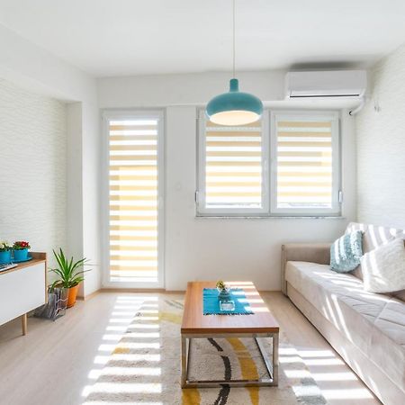 Апартаменти • Charming ǀ Near City Mall ǀ 1Br • Скоп'є Екстер'єр фото