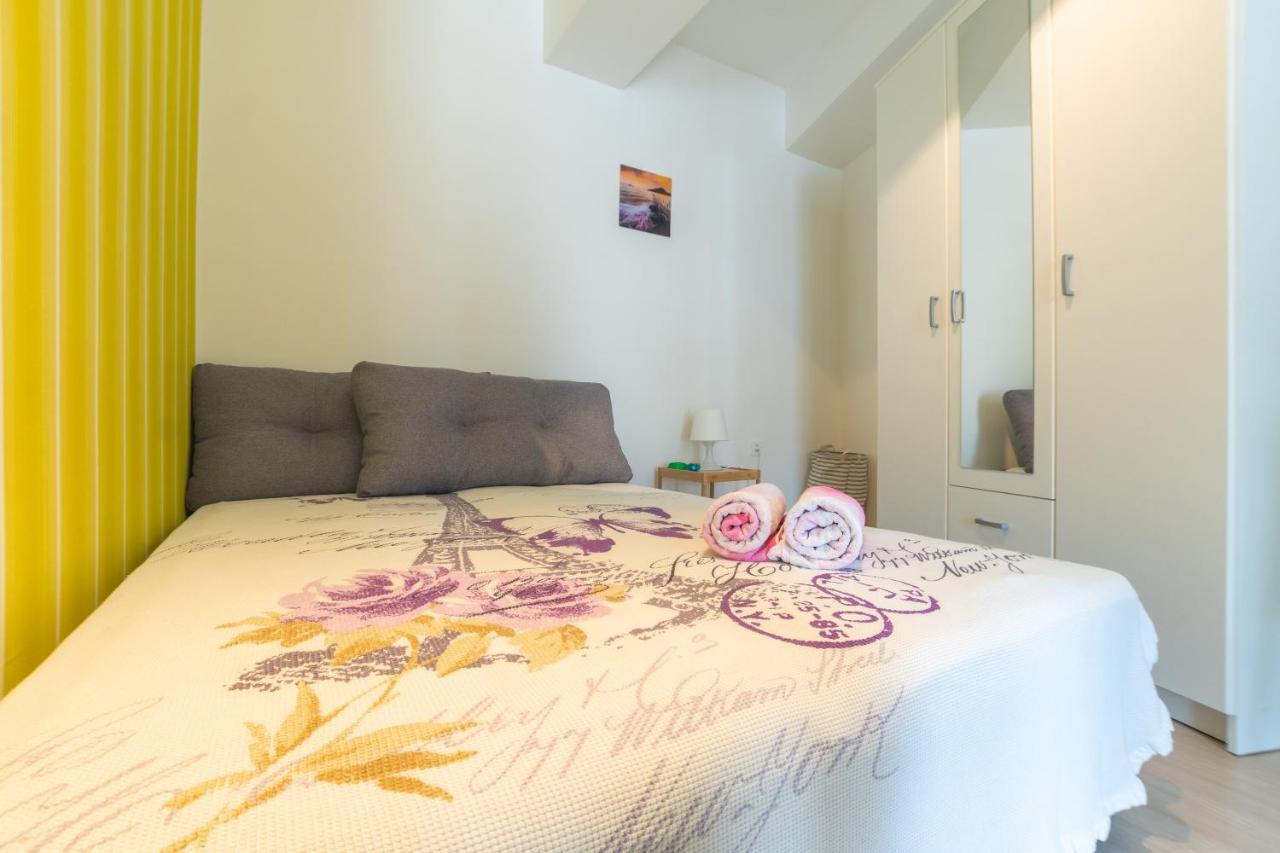 Апартаменти • Charming ǀ Near City Mall ǀ 1Br • Скоп'є Екстер'єр фото